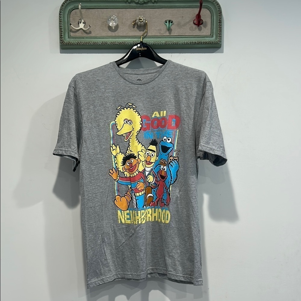 Sesame Street all good in the neighborhood Graphic T-Shirt gray large adult nwot